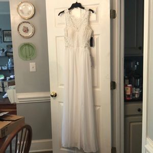 🌸Host Pick🌸NWT white full length chiffon dress with bling size 5. Beautiful